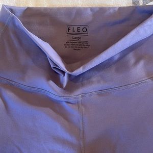 NWT shark toro 25 Fleo